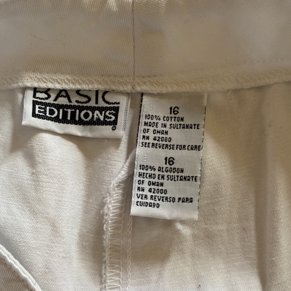Basic Edition White Shorts. With Pockets In front. Size 16 - Picture 5 of 5